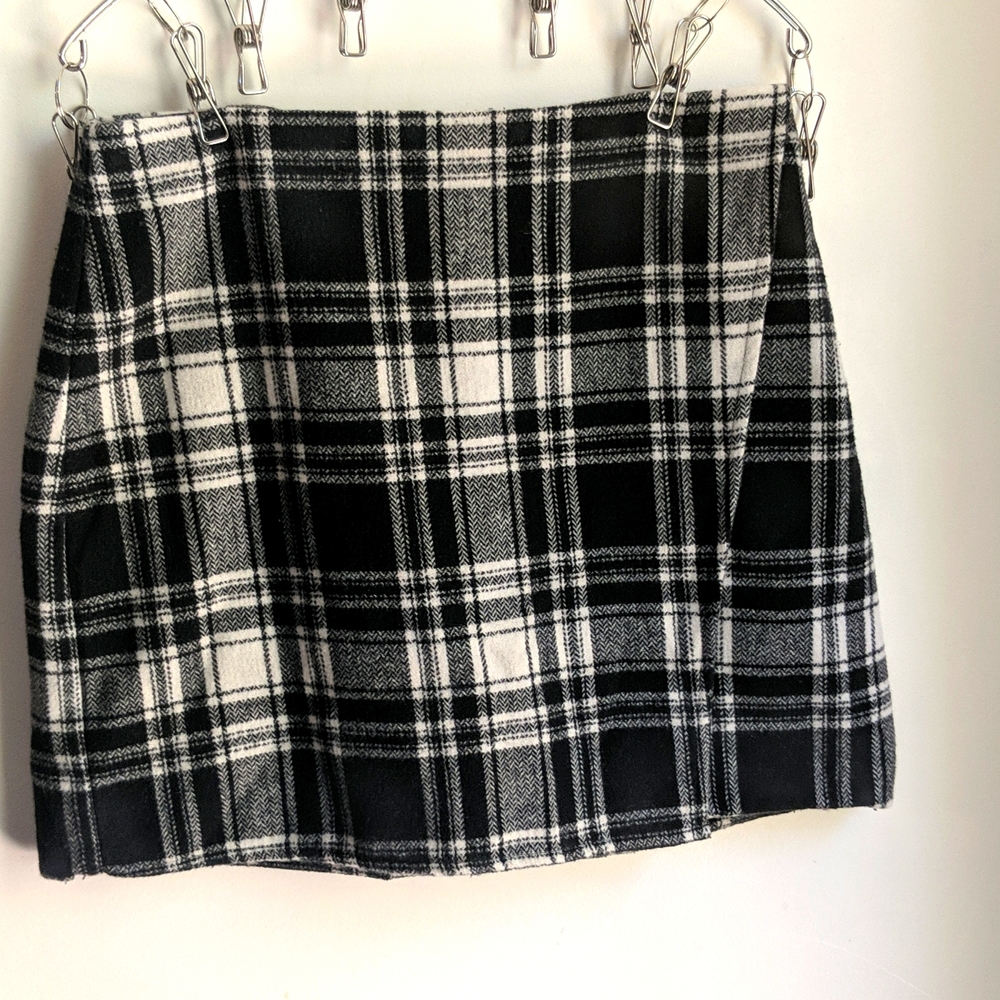 Hollister mini skirt